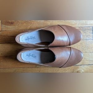 Clarks women slip on shoes, size 7.5.